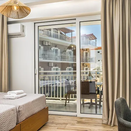 Amoudi Studios Apartments Hotel Hotel apartamentowy