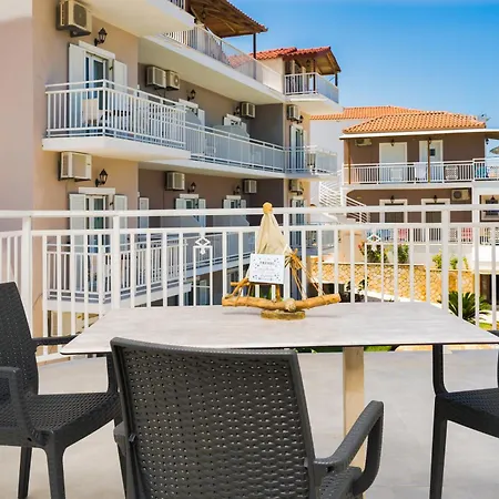 Hotel apartamentowy Amoudi Studios Apartments Hotel Ammoudi