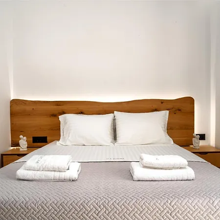 アパートホテル Amoudi Studios Apartments Hotel